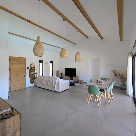 Villa House With Pool