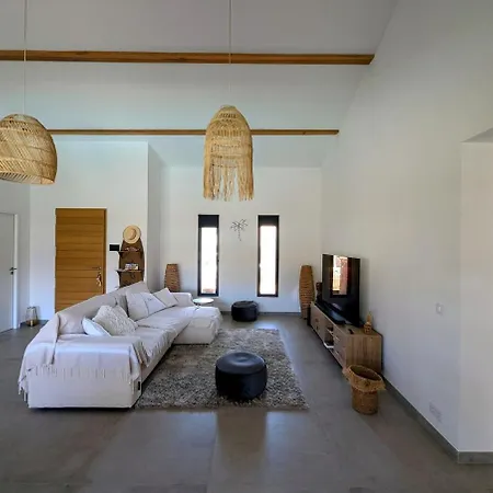 Villa House With Pool